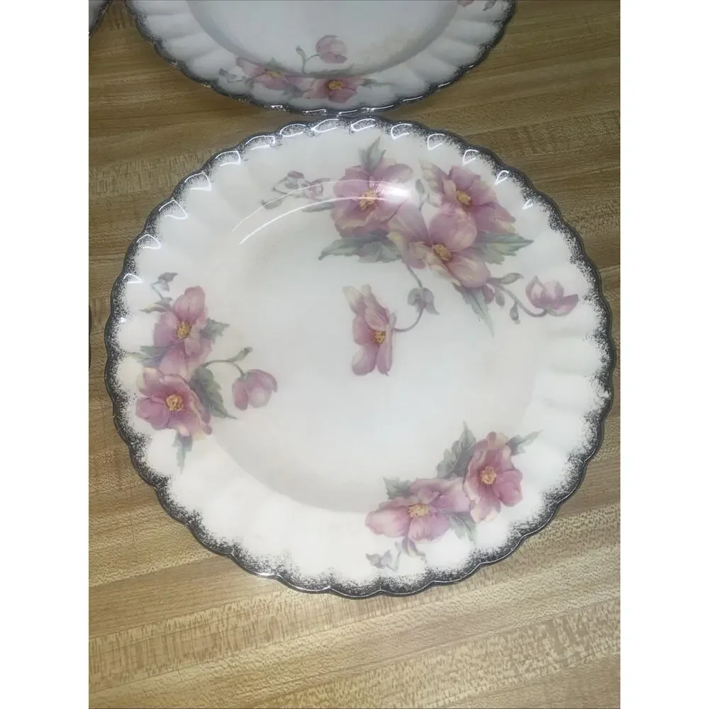 Set Of 4 9.25” Dinner Plates Ivory Porcelain By Sebring “Primrose” 22K Gold Trim